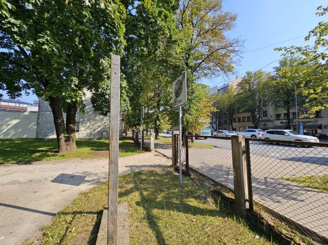 Sludinājumi. Administratīva 2 stāvu ēka ar zemi Teikas centrā.  Celta 1930.gadā, ķieģeļu sienas, koka pārsegumi, Cena: 350000 EUR Foto #5
