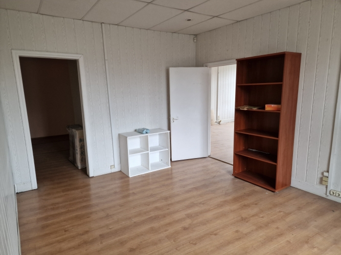 Sludinājumi. Administratīva 2 stāvu ēka ar zemi Teikas centrā.  Celta 1930.gadā, ķieģeļu sienas, koka pārsegumi, Cena: 350000 EUR Foto #9