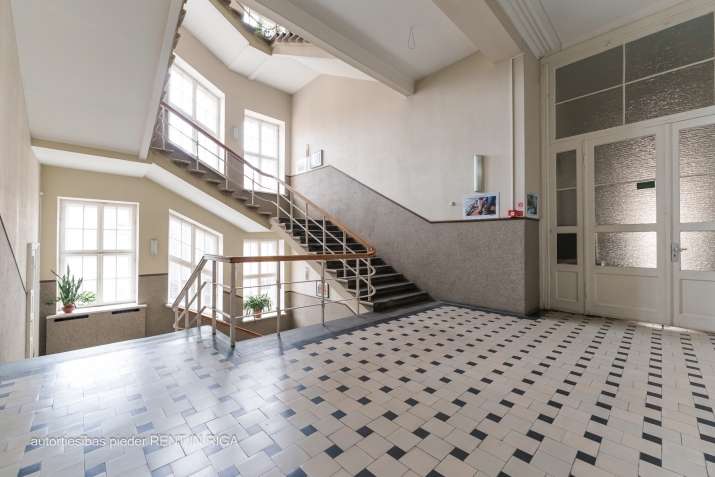 Объявление. Biroji Latvijas laika ēkā Bruņinieku ielā 29/31.  Iznomā 2 izolētas telpas ar priekštelpu. Ēkā Цена: 264 EUR/мес. Foto #4