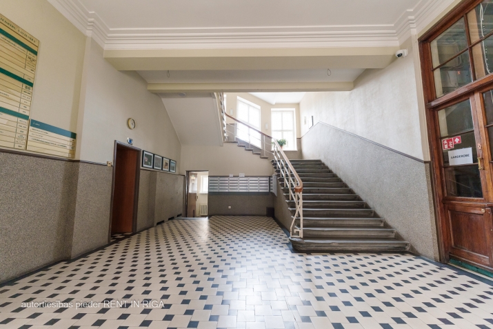 Объявление. Biroji Latvijas laika ēkā Bruņinieku ielā 29/31.  Iznomā 2 izolētas telpas ar priekštelpu. Ēkā Цена: 264 EUR/мес. Foto #5