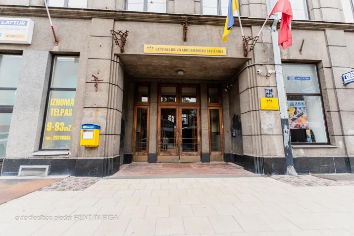 Sludinājumi. Biroji Latvijas laika ēkā Bruņinieku ielā 29/31.  Iznomā 1 telpu. Ēkā pieejamas dažāda izmēra (10 - Cena: 152 EUR/mēn Foto #5