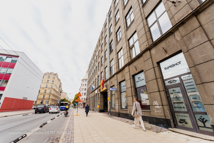 Sludinājumi. Biroji Latvijas laika ēkā Bruņinieku ielā 29/31.  Iznomā 1 telpu. Ēkā pieejamas dažāda izmēra (10 - Cena: 152 EUR/mēn Foto #6