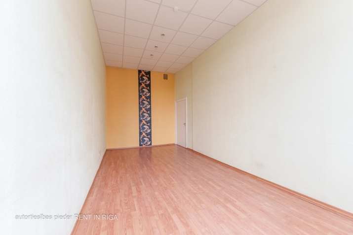 Sludinājumi. Biroji Latvijas laika ēkā Bruņinieku ielā 29/31.  Iznomā 1 telpu. Ēkā pieejamas dažāda izmēra (10 - Cena: 152 EUR/mēn Foto #2