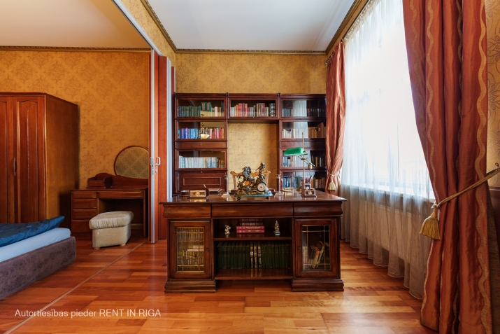 Sludinājumi. Izīrē divistabu dzīvokli Vecrīgā.  Tiek piedāvāts plašs un mūsdienīgi iekārtots dzīvoklis ar Cena: 800 EUR/mēn Foto #3