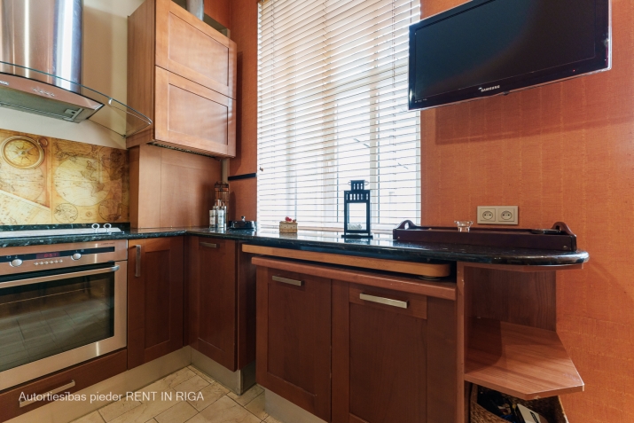 Sludinājumi. Izīrē divistabu dzīvokli Vecrīgā.  Tiek piedāvāts plašs un mūsdienīgi iekārtots dzīvoklis ar Cena: 800 EUR/mēn Foto #8