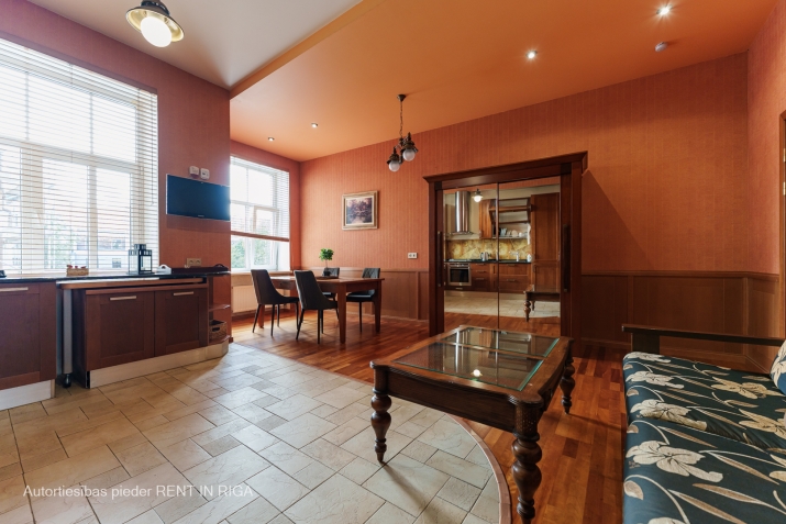 Sludinājumi. Izīrē divistabu dzīvokli Vecrīgā.  Tiek piedāvāts plašs un mūsdienīgi iekārtots dzīvoklis ar Cena: 800 EUR/mēn Foto #9