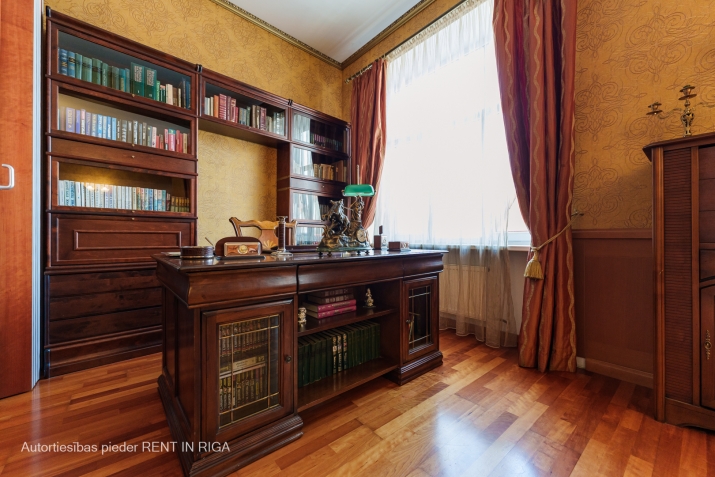 Объявление. Продаётся двухкомнатная квартира в самом сердце Старой Риги, по адресу: улица Скарню 9.  Цена: 215000 EUR Foto #4