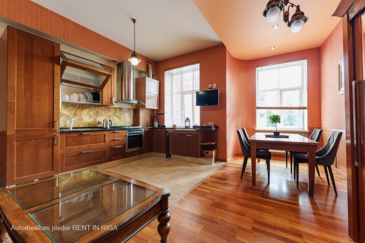 Объявление. Продаётся двухкомнатная квартира в самом сердце Старой Риги, по адресу: улица Скарню 9.  Цена: 215000 EUR Foto #5