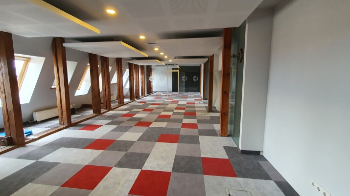 Sludinājumi. Birojs Vecrīgā, renovētā ēkā, 3. stāvā (ieeja no ēkas fasādes).  + Platība sastāv no open space Cena: 11435 EUR/mēn Foto #2