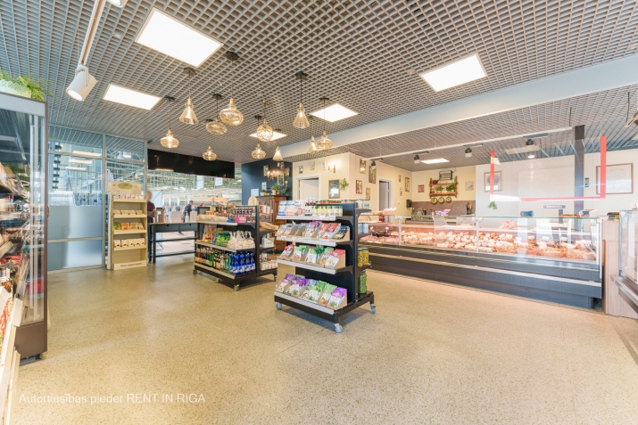 Sludinājumi. Tirdzniecības telpas ļoti aktīvā un labi pāredzamā vietā.  + Telpas vērstas uz fasādes daļu ar Cena: 2100 EUR/mēn Foto #6