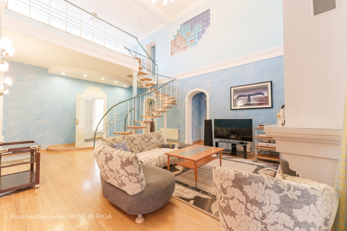 Sludinājumi. Ekskluzīva māja, klusajos Vaivaros.  Māja atrodas klusā vietā ar inteliģentiem kaimiņiem. Līdz Cena: 470000 EUR Foto #3