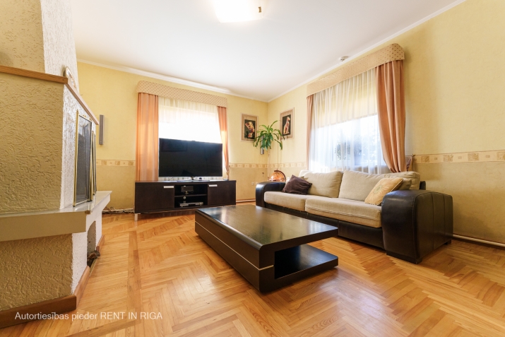 Sludinājumi. Plaša 6 istabu ģimenes māja klusā un drošā kvartālā.  Plānojums:  1. stāvs: + Ieejas halle ar silto Cena: 340000 EUR Foto #5