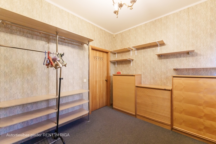 Sludinājumi. Plaša 6 istabu ģimenes māja klusā un drošā kvartālā.  Plānojums:  1. stāvs: + Ieejas halle ar silto Cena: 340000 EUR Foto #7