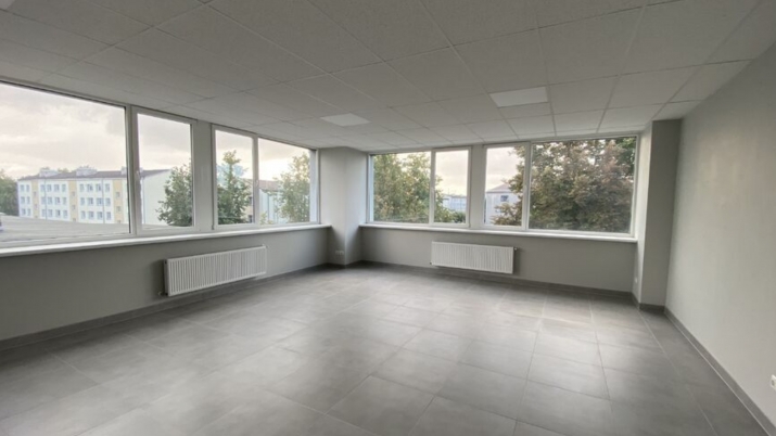 Sludinājumi. Jelgavas mašīnbūves rūpnīcā, Barona ielā 40 piedāvājam nomāt kvalitatīvas biroja telpas 4. stāvā. Cena: 208 EUR/mēn Foto #1