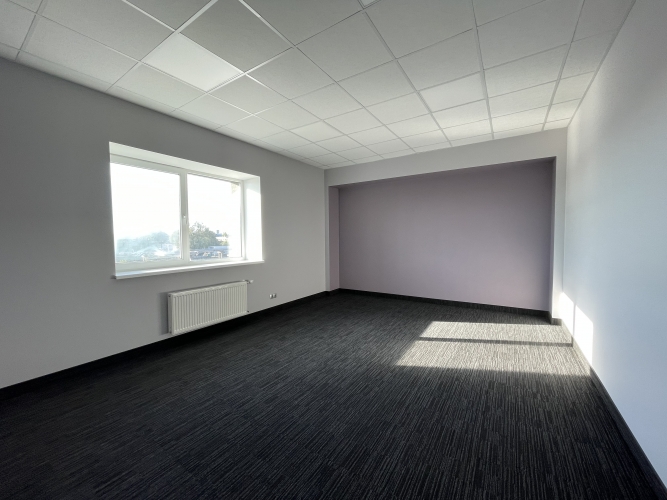 Объявление. Svaigs birojs industriālajā parkā.  Biroju, veikalu un noliktavu komplekss atrodās Lubānas un Цена: 220 EUR/мес. Foto #1