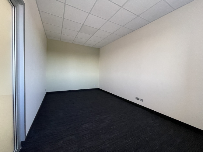 Sludinājumi. Svaigs birojs industriālajā parkā.  Biroju, veikalu un noliktavu komplekss atrodās Lubānas un Cena: 121 EUR/mēn Foto #2