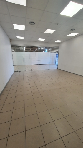 Sludinājumi. Tiek iznomātas tirdzniecības telpas Mežciemā, tirdzniecības centrā.  + Ir visas komunikācijas, Cena: 500 EUR/mēn Foto #3