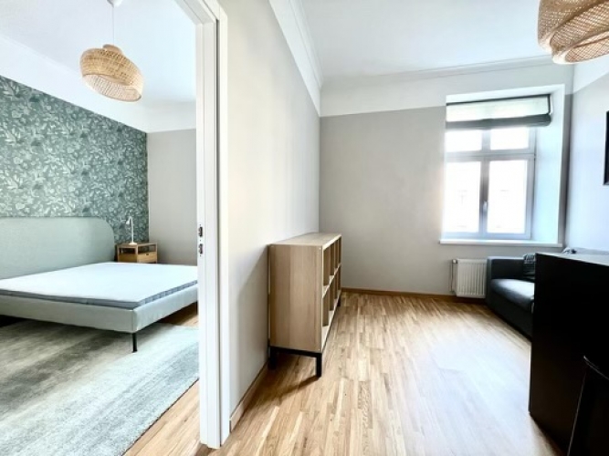 Sludinājumi. Īrei pieejams 2 istabu dzīvoklis fantastiskā vietā Rīgas centrā.  Dzīvoklis atrodas renovētā ēkā, Cena: 650 EUR/mēn Foto #8