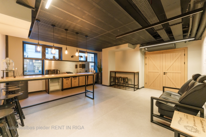Sludinājumi. Biroja telpas E. Birznieka - Upīša ielā 21.  + Gaumīgi un kvalitatīvi iekārtotas un uzreiz pieejams Cena: 3300 EUR/mēn Foto #6