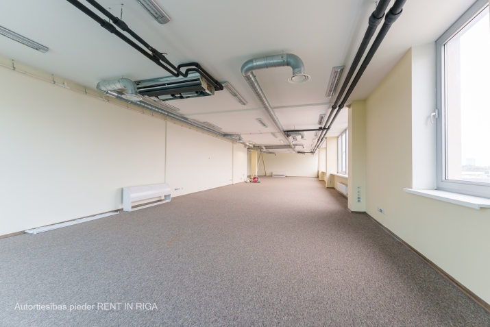 Объявление. Kravu ostas terminālis \'Port Magnat\' piedāvā nomāt atvērta tipa biroju savas ēkas 4. stāvā, ir Цена: 1246 EUR/мес. Foto #2