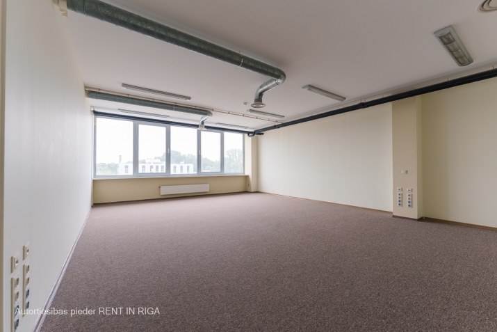 Объявление. Kravu ostas terminālis \'Port Magnat\' piedāvā nomāt atvērta tipa biroju savas ēkas 4. stāvā, ir Цена: 1246 EUR/мес. Foto #4