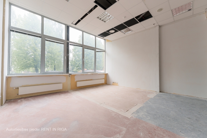 Объявление. Tirdzniecības/biroja telpas kravu ostas terminālā \'Port Magnat\'.  Telpas atrodas fasādes Цена: 1998 EUR/мес. Foto #8