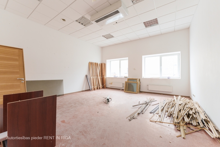 Объявление. Торгово-офисные помещения в портовом терминале \'Port Magnat\'.  Помещение расположено в фасадном Цена: 1665 EUR/мес. Foto #5