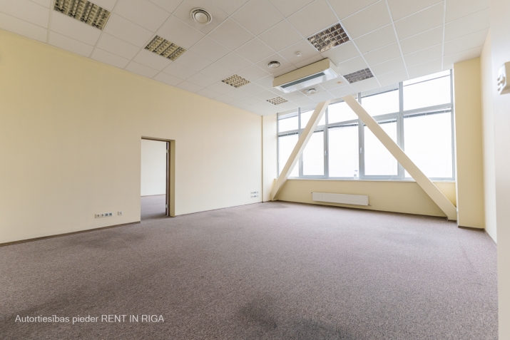 Объявление. Biroja telpas kravu ostas terminālā \'Port Magnat\'  2. stāvā, ir lifts.  Birojs izvietots kravu Цена: 677 EUR/мес. Foto #2