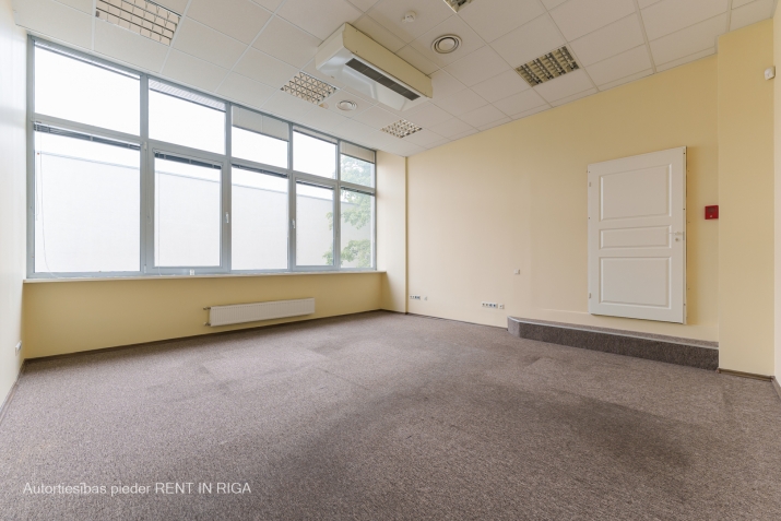 Объявление. Biroja telpas kravu ostas terminālā \'Port Magnat\'  2. stāvā, ir lifts.  Birojs izvietots kravu Цена: 677 EUR/мес. Foto #3