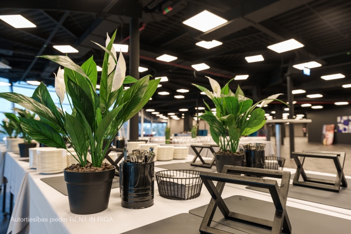 Sludinājumi. Izīrē biroju Krasta ielā. Pilnībā renovēta ēka. Biroja platība: 1400 m2; Telpas var sadalīt, var Cena: 11200 EUR/mēn Foto #9