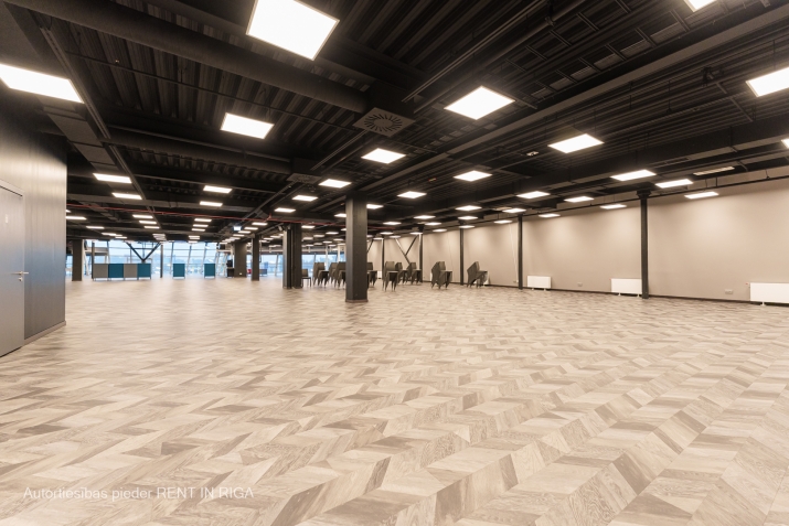 Sludinājumi. Izīrē biroju Krasta ielā. Pilnībā renovēta ēka. Biroja platība: 1400 m2; Telpas var sadalīt, var Cena: 11200 EUR/mēn Foto #1