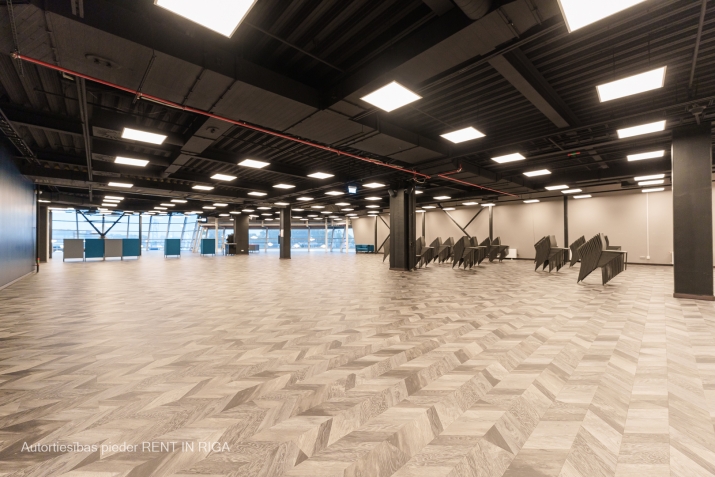 Sludinājumi. Izīrē biroju Krasta ielā. Pilnībā renovēta ēka. Biroja platība: 1400 m2; Telpas var sadalīt, var Cena: 11200 EUR/mēn Foto #3