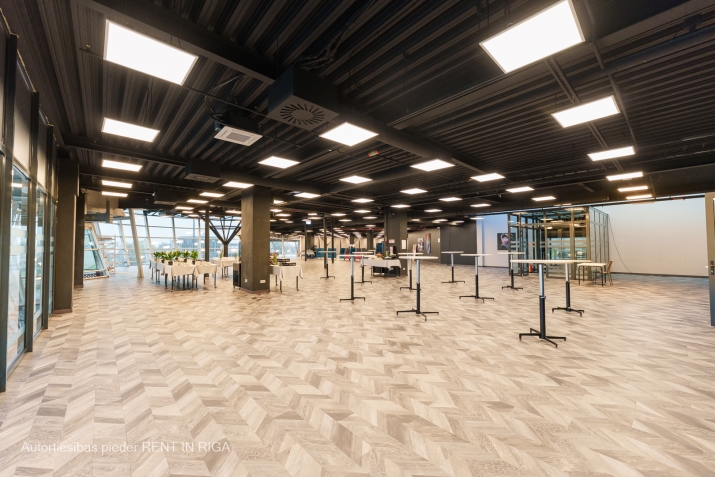 Sludinājumi. Izīrē biroju Krasta ielā. Pilnībā renovēta ēka. Biroja platība: 1400 m2; Telpas var sadalīt, var Cena: 11200 EUR/mēn Foto #8