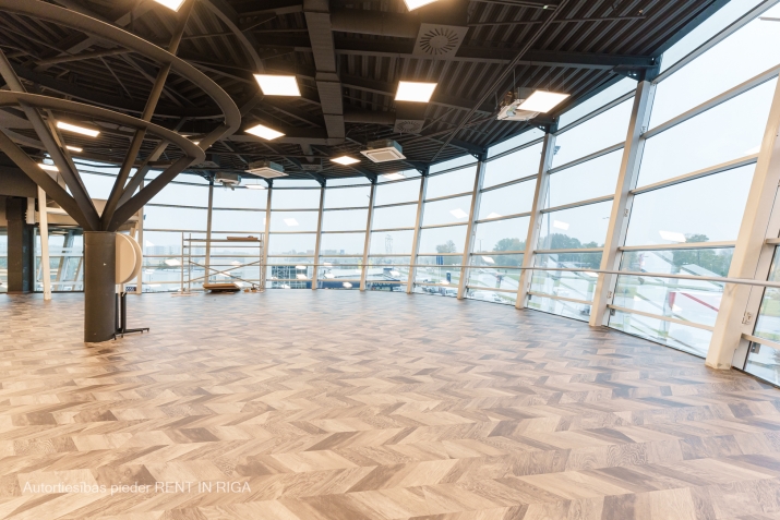 Sludinājumi. Izīrē biroju Krasta ielā. Pilnībā renovēta ēka. Biroja platība: 1400 m2; Telpas var sadalīt, var Cena: 11200 EUR/mēn Foto #4