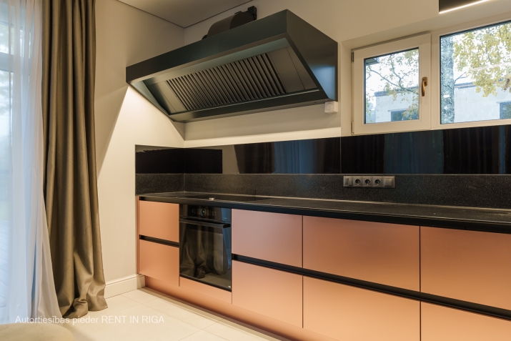 Объявление. Продается качественно построенный дом в Бебербеки. Большая терраса (25 м2). Вымощенная парковка на Цена: 320000 EUR Foto #7