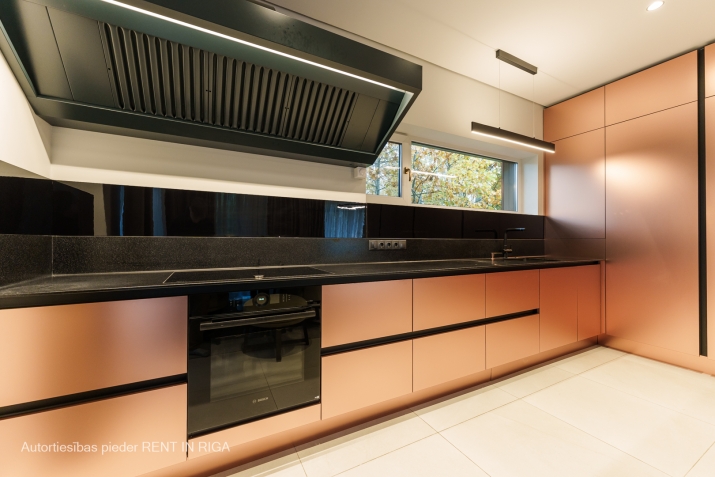 Объявление. Продается качественно построенный дом в Бебербеки. Большая терраса (25 м2). Вымощенная парковка на Цена: 320000 EUR Foto #8