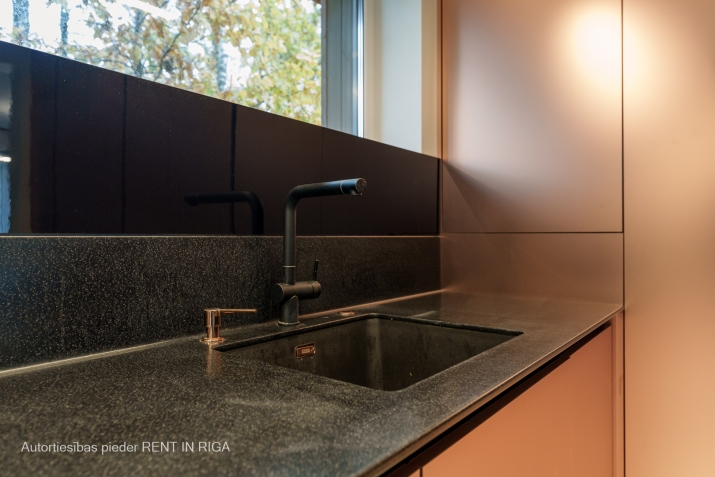 Объявление. Продается качественно построенный дом в Бебербеки. Большая терраса (25 м2). Вымощенная парковка на Цена: 320000 EUR Foto #9