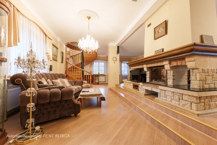 Sludinājumi. Energoefektīva māja, ar saules paneļiem!   Zemi ikmēneša maksājumi, par tiem parūpējas uz jumta Cena: 750000 EUR Foto #1