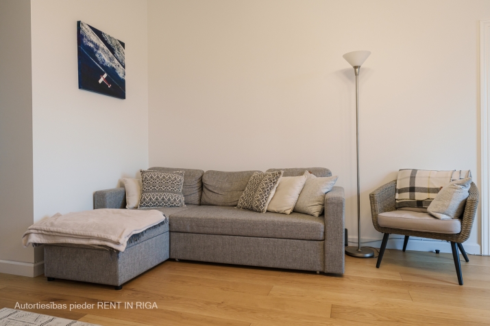 Sludinājumi. Tiek izīrēts jauns, moderns 4 -istabu dzīvoklis renovētā jūgendstila ēkā Brīvības ielā pretī Matīsa Cena: 1500 EUR/mēn Foto #5