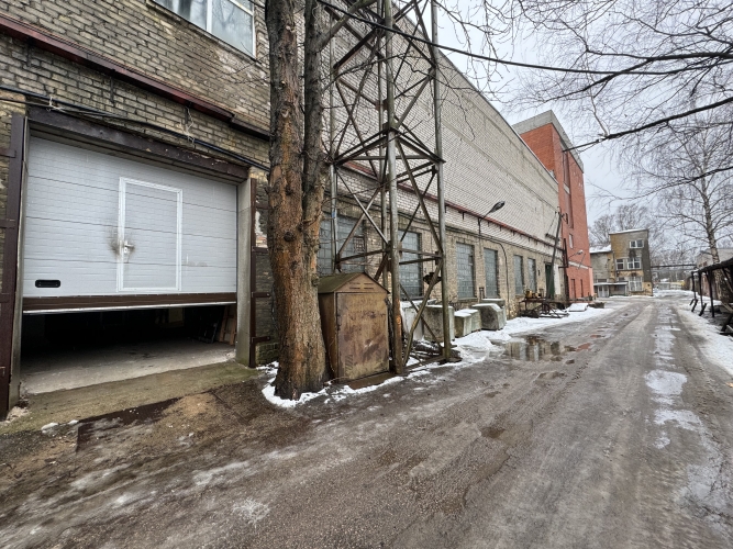 Sludinājumi. Telpas noliktavai vai ražošanai  Piedāvājam nomai noliktavas vai ražošanas telpas funkcionālā Cena: 1615 EUR/mēn Foto #7