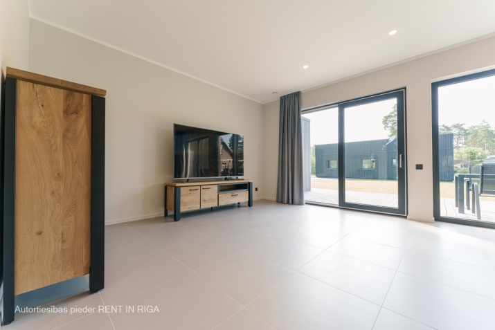 Sludinājumi. Jauna, gaumīga un energoefektīva dvīņu māja Jūrmalā.  Jūnijā cena 3000 eur, jūlijā, augustā 4000 Cena: 1400 EUR/mēn Foto #3