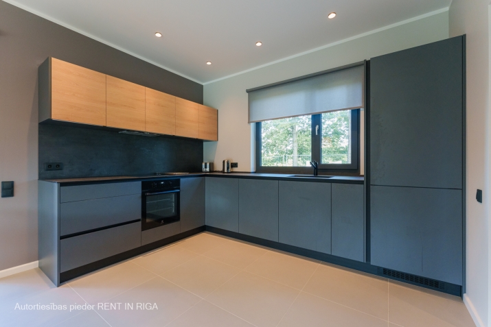 Sludinājumi. Jauna, gaumīga un energoefektīva dvīņu māja Jūrmalā.  Jūnijā cena 3000 eur, jūlijā, augustā 4000 Cena: 1400 EUR/mēn Foto #7