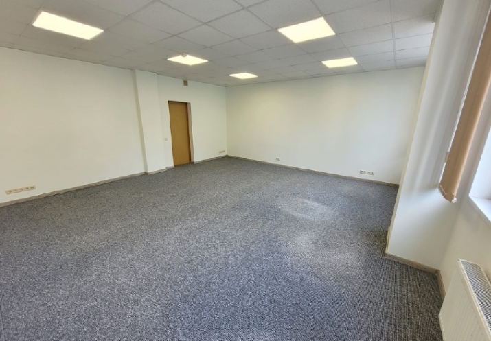 Sludinājumi. Biroja telpas biznes centrā \'Forums\'  + 1 telpa labā stāvoklī, aprīkota ar LED lampām un  Cena: 193 EUR/mēn Foto #2