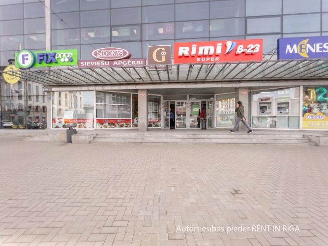 Sludinājumi. Plašas un gaišas telpas tirdzniecības centrā \'Bērnu Pasaule\' 2.stāvā.  Telpām ir atvērta tipa Cena: 1700 EUR/mēn Foto #2