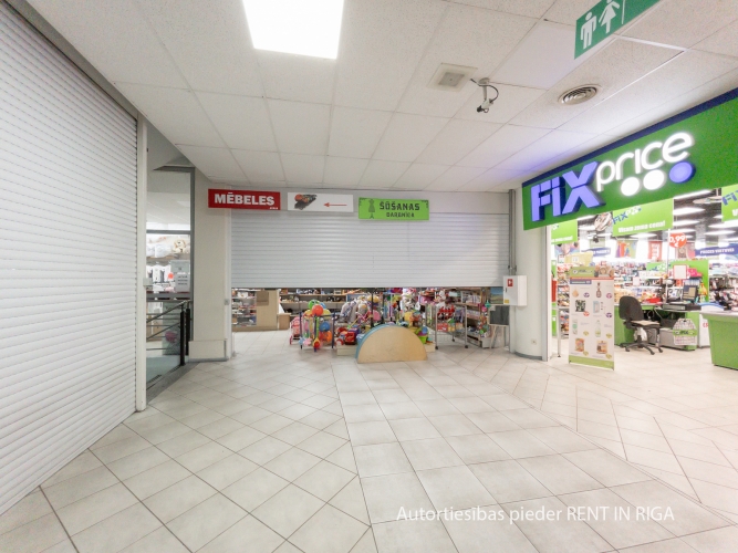 Sludinājumi. Plašas un gaišas telpas tirdzniecības centrā \'Bērnu Pasaule\' 2.stāvā.  Telpām ir atvērta tipa Cena: 1700 EUR/mēn Foto #4