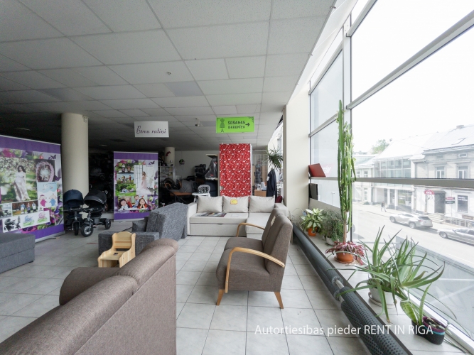 Sludinājumi. Plašas un gaišas telpas tirdzniecības centrā \'Bērnu Pasaule\' 2.stāvā.  Telpām ir atvērta tipa Cena: 1700 EUR/mēn Foto #5