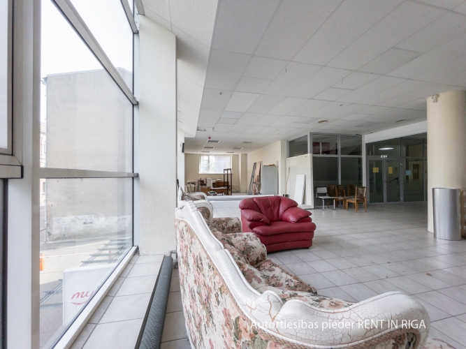 Sludinājumi. Plašas un gaišas telpas tirdzniecības centrā \'Bērnu Pasaule\' 2.stāvā.  Telpām ir atvērta tipa Cena: 1700 EUR/mēn Foto #9