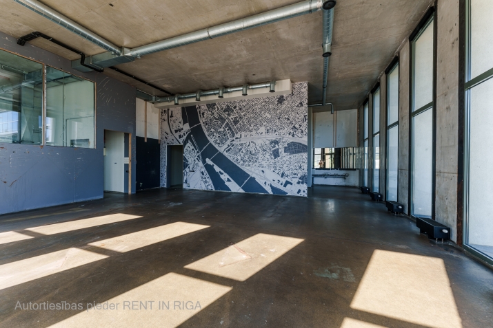 Sludinājumi. Plašas tirdzniecības telpas ar augstiem griestiem.  Īpašumam ir viena liela telpa, 4 WC telpas un 3 Cena: 270000 EUR Foto #4