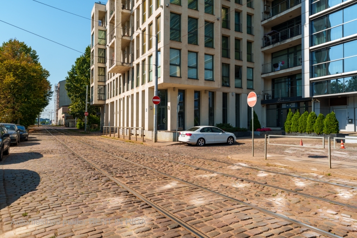 Sludinājumi. Plašas tirdzniecības telpas ar augstiem griestiem.  Īpašumam ir viena liela telpa, 4 WC telpas un 3 Cena: 270000 EUR Foto #2