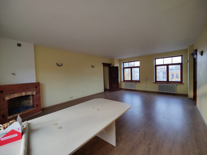 Объявление. Gaišas telpas jaunā ēkā pie Āgenskalna tirgus.  Īpašums sastāv no 1 lielas telpas un 3 mazākam, Цена: 850 EUR/мес. Foto #5